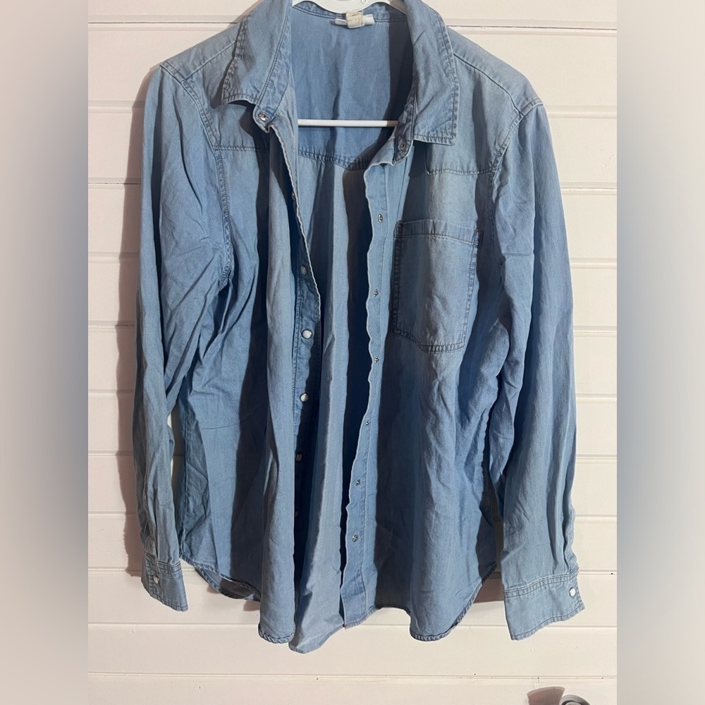 Woman’s long sleeve top